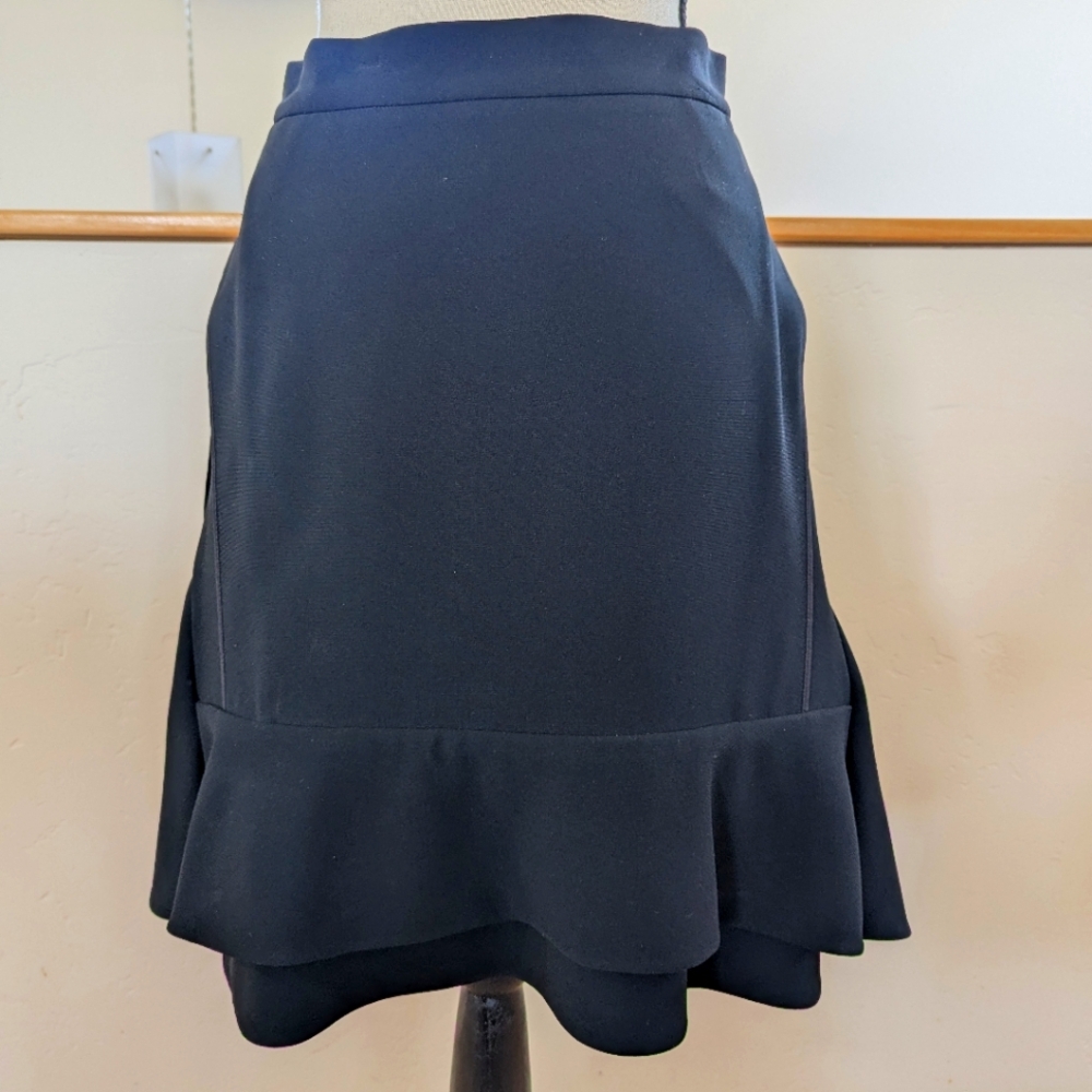 Celine black knee length skirt with silk piping and side pockets size FR38, US6